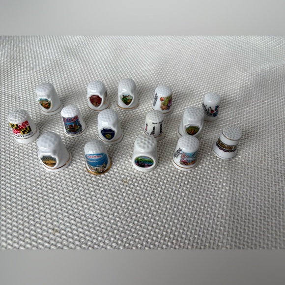 Lot Of 15 Vintage Ceramic Souvenir Thimble US States - Picture 1 of 4
